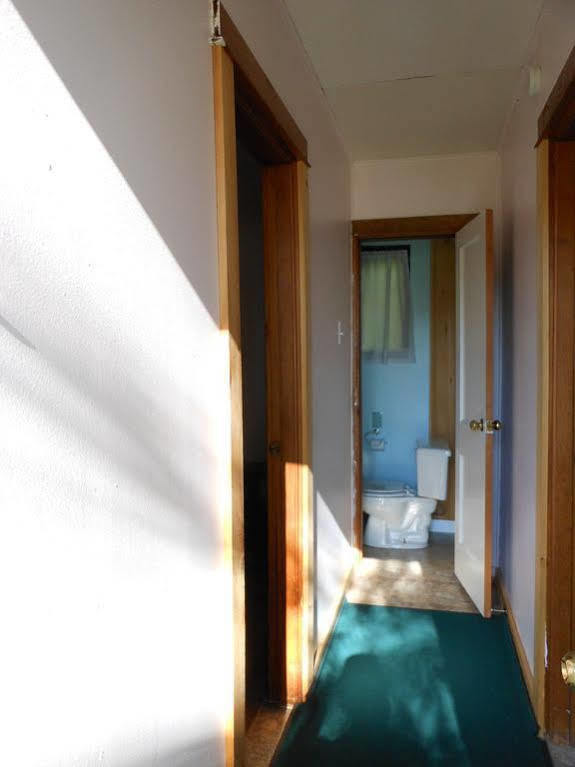 Отель Katahdin Cabins Millinocket Экстерьер фото