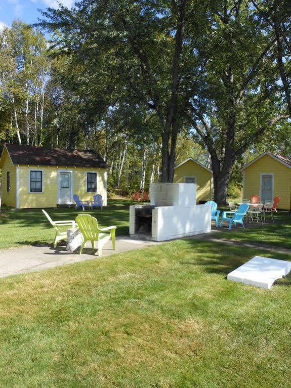 Отель Katahdin Cabins Millinocket Экстерьер фото