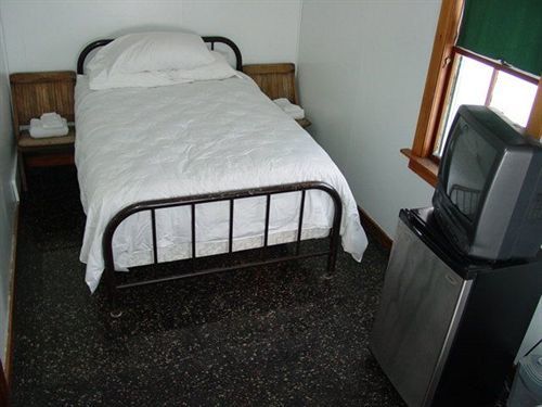 Отель Katahdin Cabins Millinocket Экстерьер фото