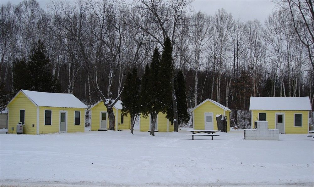 Отель Katahdin Cabins Millinocket Экстерьер фото